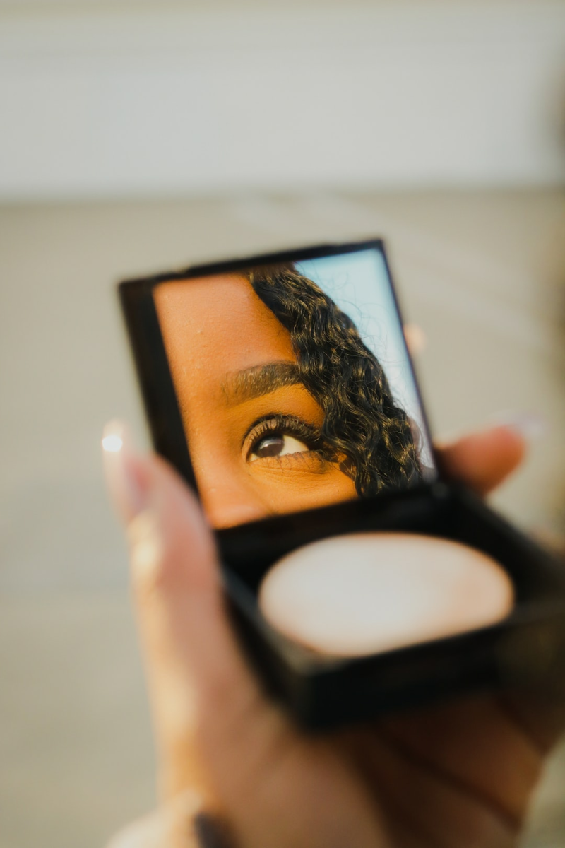 Makeup in Passport Photos: Guidance on Types and Regulations